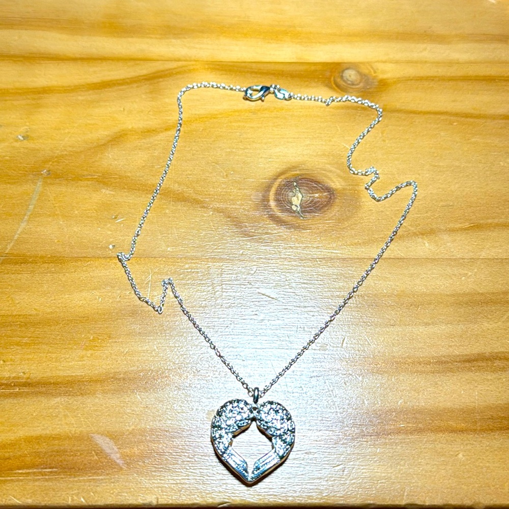925. Silver necklace with silver wings pendant
